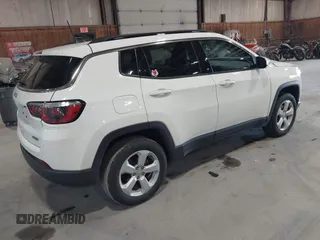 2020 Jeep Compass Latitude z VIN 3C4NJDBB4LT132288, wystawiony jako IAAI lot #42113669 z przebiegiem 57 312 mil mil oraz . Historia ofert i sprzedaży dostępna na DreamBid. Obrazek 4.