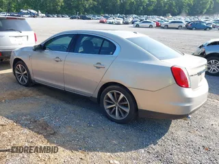 2009 Lincoln MKS z VIN 1LNHM93R69G618199, wystawiony jako IAAI lot #42459906 z przebiegiem 240 521 mil mil oraz . Historia ofert i sprzedaży dostępna na DreamBid. Obrazek 3.