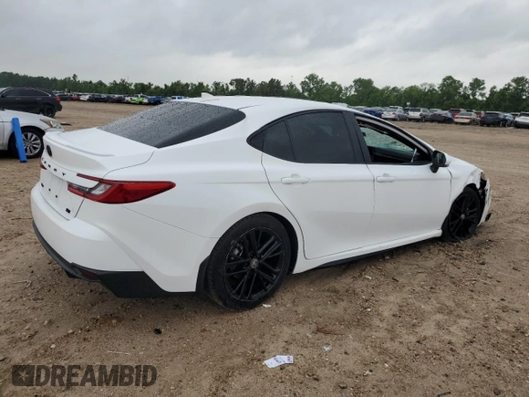 2025 Toyota Camry LE z VIN 4T1DAACK7SU540518, wystawiony jako Copart lot #55865235 z przebiegiem 13 124 mil mil oraz Szkoda całkowita • Salvage title. Historia ofert i sprzedaży dostępna na DreamBid. Obrazek 3.
