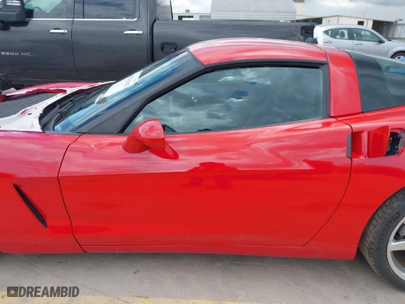 2005 Chevrolet Corvette with VIN 1G1YY24UX55116202, listed as a IAAI auction lot 40211162 with 55,579 mi miles. Bid and sale history available at carsss.com. Image 14.