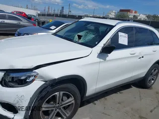 2019 Mercedes-Benz GLC 300 z VIN WDC0G4JB4KV186998, wystawiony jako IAAI lot #41932159 z przebiegiem 62 780 mil mil oraz . Historia ofert i sprzedaży dostępna na DreamBid. Obrazek 14.