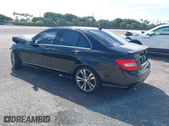 2014 Mercedes-Benz C 250 Sport с VIN WDDGF4HB1ER306501, выставлен на аукционе IAAI как лот 42261939 с пробегом 69 729 миль миль и . История ставок и продаж доступна на DreamBid. Изображение 3.