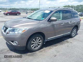 2014 Nissan Pathfinder SV z VIN 5N1AR2MMXEC639636, wystawiony jako IAAI lot #42475668 z przebiegiem 184 578 mil mil oraz . Historia ofert i sprzedaży dostępna na DreamBid. Obrazek 2.