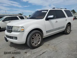 2013 Lincoln Navigator z VIN 5LMJJ2H50DEL06355, wystawiony jako Copart lot #55961005 z przebiegiem 232 606 mil mil oraz Czysty tytuł • Clean title. Historia ofert i sprzedaży dostępna na DreamBid. Obrazek 1.