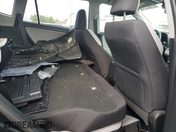 2018 Toyota RAV4 XLE with VIN 2T3WFREV3JW469307, listed as a Copart auction lot 57092295 with 47,639 mi miles and Salvage title. Bid and sale history available at DreamBid. Image 10.