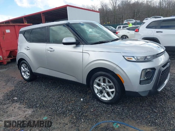 2020 Kia Soul S with VIN KNDJ23AU7L7021232, listed as a IAAI auction lot 41637326 with 87,689 mi miles. Bid and sale history available at carsss.com. Image 1.