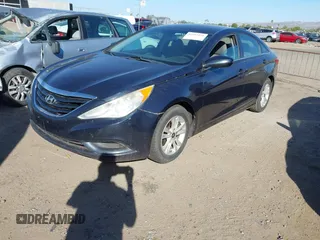 2013 Hyundai Sonata GLS z VIN 5NPEB4ACXDH810745, wystawiony jako IAAI lot #42257271 z przebiegiem 234 079 mil mil oraz . Historia ofert i sprzedaży dostępna na DreamBid. Obrazek 2.