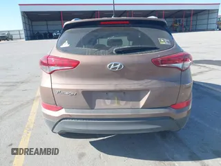 2017 Hyundai Tucson SE z VIN KM8J33A47HU485803, wystawiony jako IAAI lot #42269337 z przebiegiem 96 541 mil mil oraz . Historia ofert i sprzedaży dostępna na DreamBid. Obrazek 16.