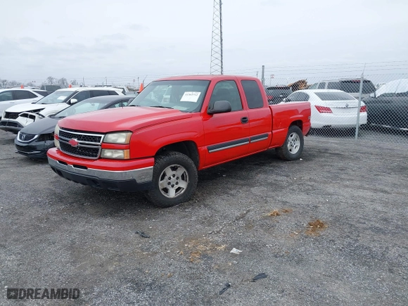 2006 Chevrolet Silverado 1500 LT2 with VIN 1GCEK19B06Z140810, listed as a IAAI auction lot 41564712 with 352,233 mi miles. Bid and sale history available at carsss.com. Image 17.