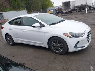 2017 Hyundai Elantra Limited z VIN 5NPD84LF8HH117065, wystawiony jako IAAI lot #42160413 z przebiegiem 107 525 mil mil oraz . Historia ofert i sprzedaży dostępna na DreamBid. Obrazek 12.
