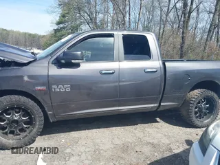 2015 Ram 1500 Big Horn z VIN 1C6RR7GT8FS549293, wystawiony jako IAAI lot #41833000 z przebiegiem Nie podano mil oraz . Historia ofert i sprzedaży dostępna na DreamBid. Obrazek 13.