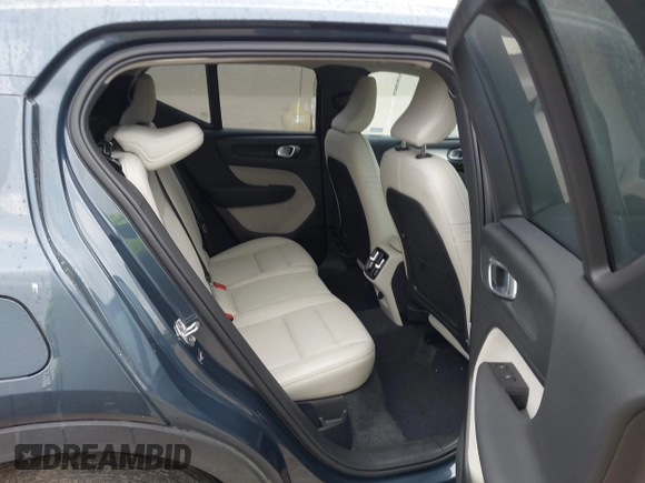 2021 Volvo XC40 Momentum z VIN YV4162UK0M2469977, wystawiony jako IAAI lot #41956088 z przebiegiem 51 567 mil mil oraz . Historia ofert i sprzedaży dostępna na DreamBid. Obrazek 8.