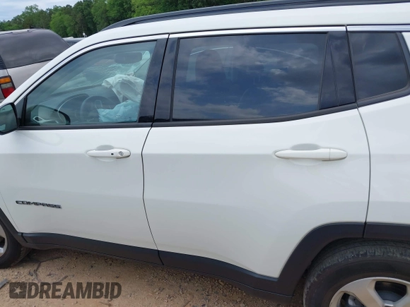 2018 Jeep Compass Latitude with VIN 3C4NJCBB6JT286573, listed as a IAAI auction lot 42302783 with 30,124 mi miles and . Bid and sale history available at DreamBid. Image 14.