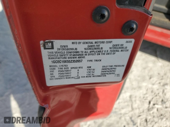 2005 Chevrolet Silverado 1500 Work Truck z VIN 1GCEC19X55Z352657, wystawiony jako Copart lot #47005995 z przebiegiem Nie podano mil oraz Szkoda całkowita • Salvage title. Historia ofert i sprzedaży dostępna na DreamBid. Obrazek 12.