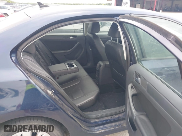 2014 Volkswagen Jetta SE z VIN 3VWD17AJ0EM402858, wystawiony jako IAAI lot #42663051 z przebiegiem 138 606 mil mil oraz . Historia ofert i sprzedaży dostępna na DreamBid. Obrazek 8.