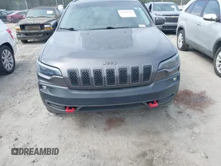 2019 Jeep Cherokee Trailhawk z VIN 1C4PJMBX1KD314121, wystawiony jako IAAI lot #42106721 z przebiegiem 105 631 mil mil oraz . Historia ofert i sprzedaży dostępna na DreamBid. Obrazek 12.