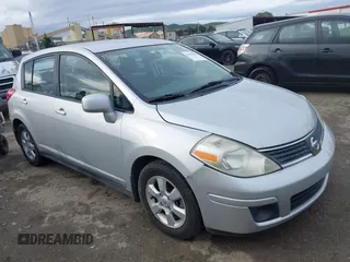 2007 Nissan Versa S с VIN 3N1BC13E57L433908, выставлен на аукционе IAAI как лот 41495602 с пробегом 166 203 миль миль и . История ставок и продаж доступна на DreamBid. Изображение 1.