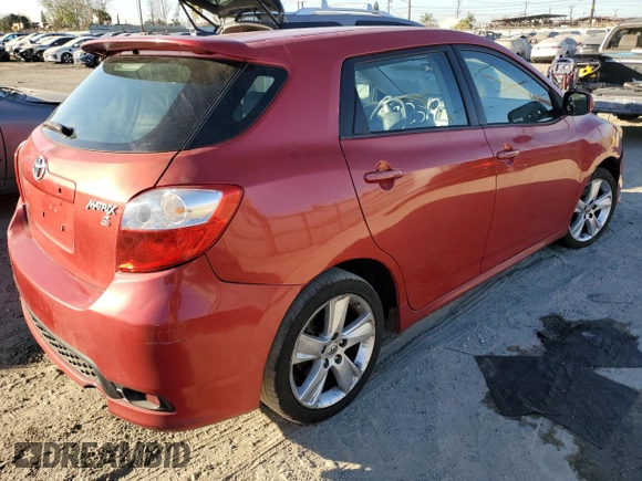 2013 Toyota Matrix S z VIN 2T1KE4EE4DC050708, wystawiony jako Copart lot #85368584 z przebiegiem 320 514 mil mil oraz Czysty tytuł • Clean title. Historia ofert i sprzedaży dostępna na DreamBid. Obrazek 3.