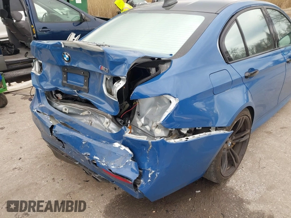 2015 BMW M3 z VIN WBS3C9C51FP803778, wystawiony jako IAAI lot #41732784 z przebiegiem 58 820 mil mil oraz . Historia ofert i sprzedaży dostępna na DreamBid. Obrazek 19.