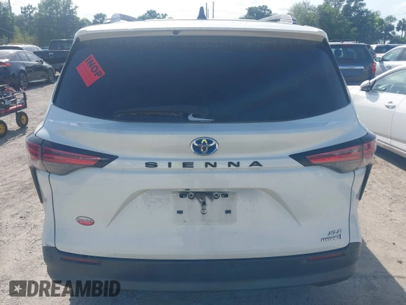 2021 Toyota Sienna XLE with VIN 5TDYRKEC0MS002020, listed as a IAAI auction lot 41952525 with 345,978 mi miles. Bid and sale history available at carsss.com. Image 16.