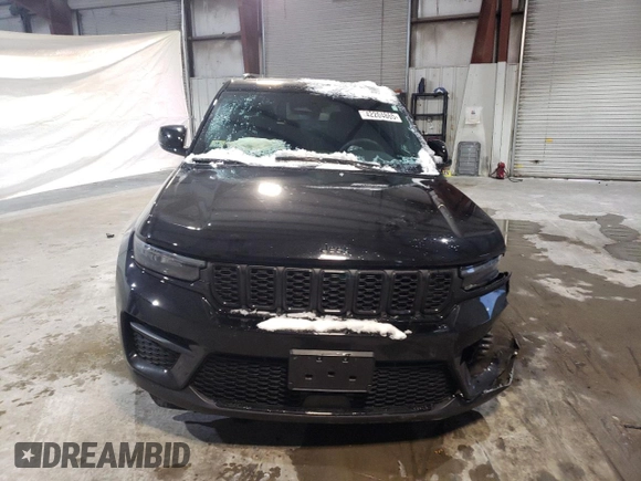 2024 Jeep Grand Cherokee Laredo with VIN 1C4RJHAG6R8929378, listed as a Copart auction lot 42204865 with 8,086 mi miles and Salvage title. Bid and sale history available at DreamBid. Image 5.