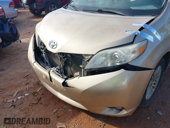 2011 Toyota Sienna XLE AAS with VIN 5TDYK3DCXBS117023, listed as a IAAI auction lot 41581785 with 216,341 mi miles. Bid and sale history available at carsss.com. Image 6.