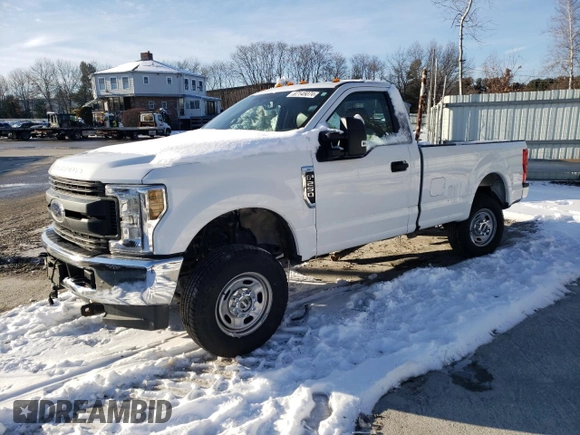 2019 Ford Super Duty F-250 SRW XL with VIN 1FTBF2B63KEF97154, listed as a Copart auction lot 87145074 with 87,303 mi miles and Salvage Title. Bid and sale history available at carsss.com. Image 1.
