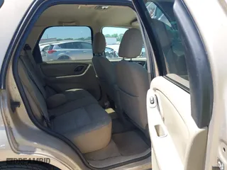 2007 Ford Escape XLT with VIN 1FMYU03147KA19656, listed as a IAAI auction lot 42106323 with 121,515 mi miles. Bid and sale history available at carsss.com. Image 8.