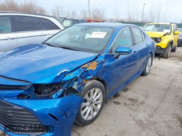 2020 Toyota Camry LE with VIN 4T1C11AKXLU401967, listed as a IAAI auction lot 41619121 with 94,962 mi miles. Bid and sale history available at carsss.com. Image 6.