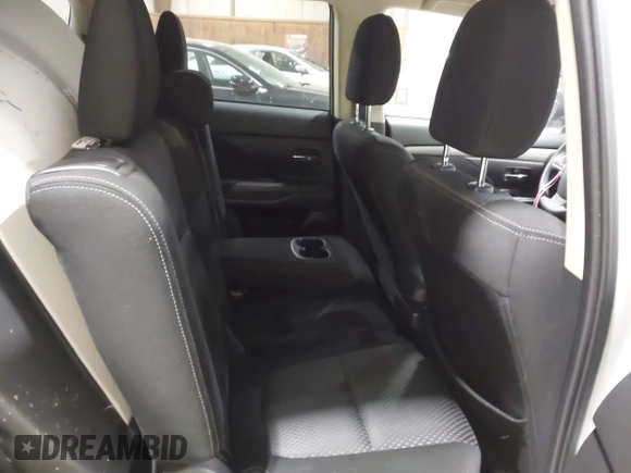 2018 Mitsubishi Outlander ES z VIN JA4AZ2A34JZ008883, wystawiony jako IAAI lot #42288285 z przebiegiem 65 554 mil mil oraz . Historia ofert i sprzedaży dostępna na DreamBid. Obrazek 8.