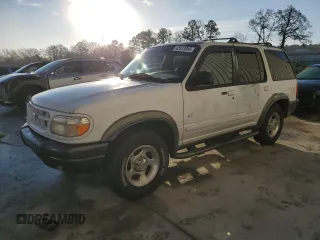 1999 Ford Explorer XLT z VIN 1FMZU32E9XZC07607, wystawiony jako Copart lot #42412045 z przebiegiem 206 621 mil mil oraz Szkody całkowita. Historia ofert i sprzedaży dostępna na DreamBid. Obrazek 1.