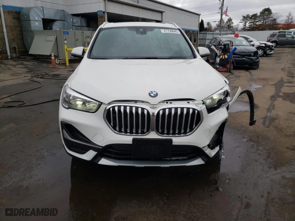 2022 BMW X1 xDrive28i with VIN WBXJG9C09N5U68175, listed as a Copart auction lot 47750845 with 42,521 mi miles and Salvage Title. Bid and sale history available at carsss.com. Image 5.