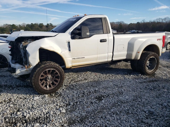 2018 Ford F-350 XL z VIN 1FTRF3DT9JEB35526, wystawiony jako Copart lot #37557924 z przebiegiem 151 676 mil mil oraz Szkoda całkowita • Salvage title. Historia ofert i sprzedaży dostępna na DreamBid. Obrazek 1.