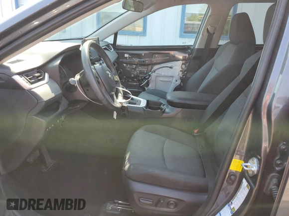 2020 Toyota RAV4 XLE with VIN 2T3P1RFV2LW131823, listed as a Copart auction lot 60246235 with 27,365 mi miles and Salvage title. Bid and sale history available at DreamBid. Image 7.