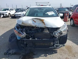 2022 Nissan Versa SV z VIN 3N1CN8EV4NL839437, wystawiony jako IAAI lot #42020629 z przebiegiem 46 138 mil mil oraz . Historia ofert i sprzedaży dostępna na DreamBid. Obrazek 13.