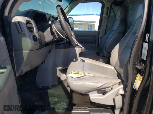 2013 Ford Econoline Cargo Commercial z VIN 1FTNE1EW8DDB19505, wystawiony jako Copart lot #61860735 z przebiegiem 300 941 mil mil oraz Czysty tytuł • Clean title. Historia ofert i sprzedaży dostępna na DreamBid. Obrazek 7.