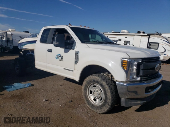 2018 Ford F-350 z VIN 1FD8X3FTXJEC41209, wystawiony jako Copart lot #69285204 z przebiegiem Nie podano mil oraz Czysty tytuł • Clean title. Historia ofert i sprzedaży dostępna na DreamBid. Obrazek 4.