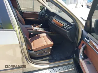 2011 BMW X5 35i z VIN 5UXZV4C57BL414643, wystawiony jako IAAI lot #42345726 z przebiegiem 123 819 mil mil oraz . Historia ofert i sprzedaży dostępna na DreamBid. Obrazek 5.