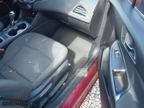 2018 Chevrolet Cruze LT with VIN 1G1BE5SM2J7105986, listed as a IAAI auction lot 41848216 with 189,988 mi miles. Bid and sale history available at carsss.com. Image 5.