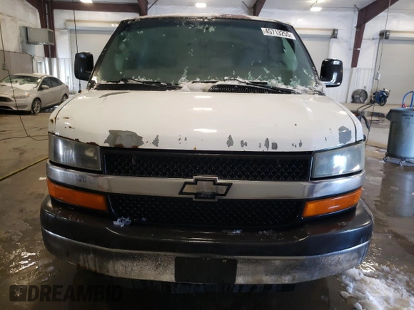 2005 Chevrolet Express Passenger with VIN 1GAHG39U451202405, listed as a Copart auction lot 45713255 with 488,178 mi miles and Salvage title. Bid and sale history available at DreamBid. Image 5.