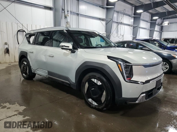 2024 Kia EV9 Wind z VIN KNDAFFS58R6018738, wystawiony jako Copart lot #47033525 z przebiegiem 18 434 mil mil oraz Szkoda całkowita • Salvage title. Historia ofert i sprzedaży dostępna na DreamBid. Obrazek 4.