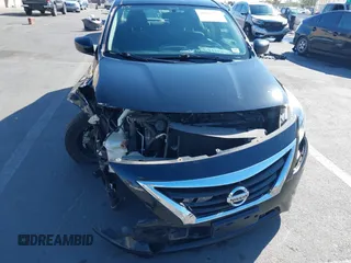 2016 Nissan Versa S z VIN 3N1CN7APXGL828172, wystawiony jako IAAI lot #40830717 z przebiegiem 53 910 mil mil oraz . Historia ofert i sprzedaży dostępna na DreamBid. Obrazek 6.