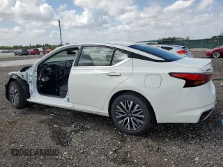 2025 Nissan Altima SV with VIN 1N4BL4DV1SN354778, listed as a Copart auction lot 52277935 with 0 mi miles and Non Repairable. Bid and sale history available at carsss.com. Image 2.