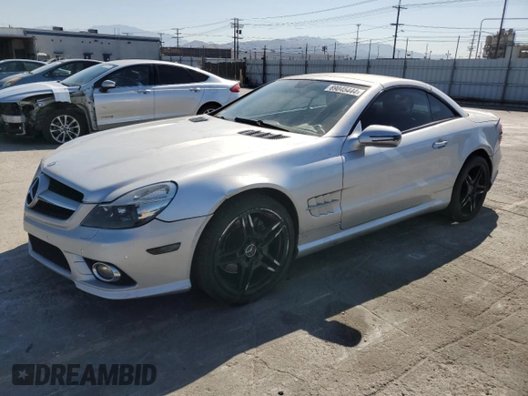 2009 Mercedes-Benz SL 550 z VIN WDBSK71F09F143733, wystawiony jako Copart lot #69045444 z przebiegiem 114 251 mil mil oraz Szkoda całkowita • Salvage title. Historia ofert i sprzedaży dostępna na DreamBid. Obrazek 1.