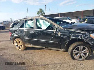 2011 Mercedes-Benz M 350 z VIN 4JGBB5GBXBA712838, wystawiony jako IAAI lot #41522133 z przebiegiem Nie podano mil oraz . Historia ofert i sprzedaży dostępna na DreamBid. Obrazek 13.