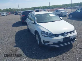 2019 Volkswagen Golf S z VIN 3VWH17AUXKM501078, wystawiony jako IAAI lot #42158280 z przebiegiem 57 049 mil mil oraz . Historia ofert i sprzedaży dostępna na DreamBid. Obrazek 1.
