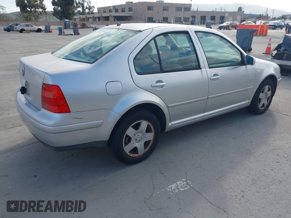 1999 Volkswagen Jetta z VIN 3VWSC29M9XM067508, wystawiony jako IAAI lot #41905002 z przebiegiem 32 051 mil mil oraz . Historia ofert i sprzedaży dostępna na DreamBid. Obrazek 4.