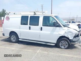 2014 GMC Savana Cargo z VIN 1GTW7FCA2E1903829, wystawiony jako IAAI lot #42432718 z przebiegiem 133 981 mil mil oraz . Historia ofert i sprzedaży dostępna na DreamBid. Obrazek 13.