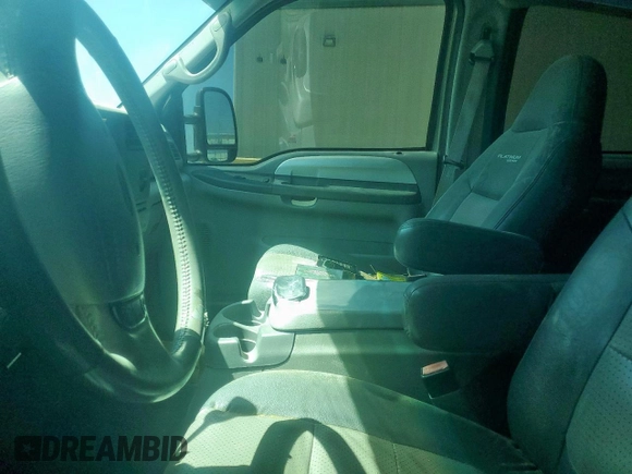 2001 Ford F-250 XL с VIN 1FTNW21F61EC19813, выставлен на аукционе Copart как лот 50197235 с пробегом Не указан миль и Чистый • Clean title. История ставок и продаж доступна на DreamBid. Изображение 7.