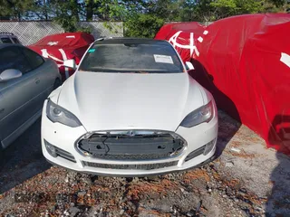 2016 Tesla Model S 90D with VIN 5YJSA1E21GF128460, listed as a IAAI auction lot 40733920 with 89,846 mi miles and . Bid and sale history available at DreamBid. Image 11.